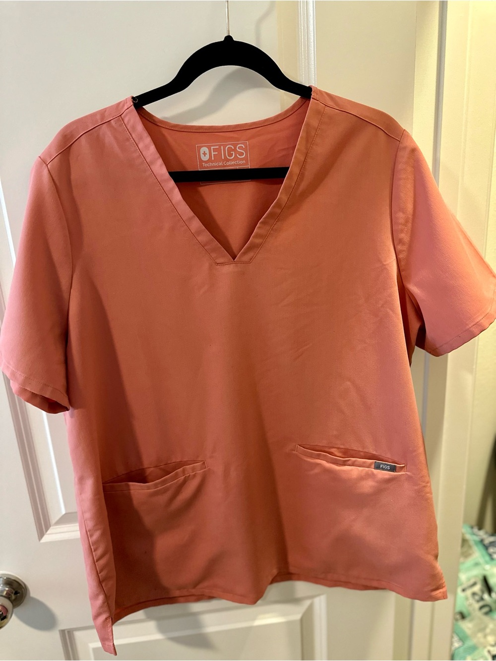 Figs Casma Scrub Top in Coral 2XL